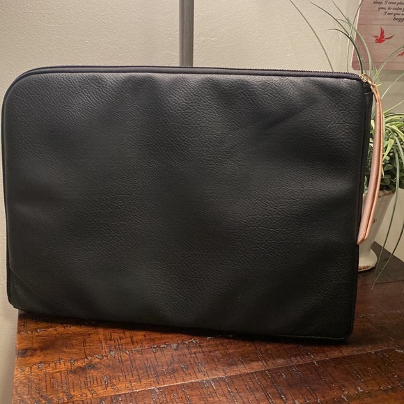 TYPO CASE. - Picture 2 of 4